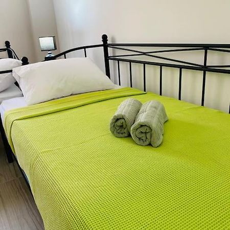 Appartamento Modern 2Br Near Centre -5Min Wlk Patras Esterno foto