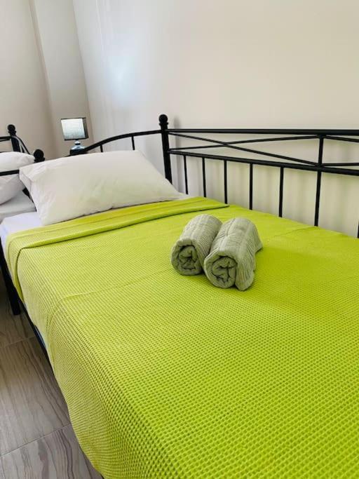 Appartamento Modern 2Br Near Centre -5Min Wlk Patras Esterno foto