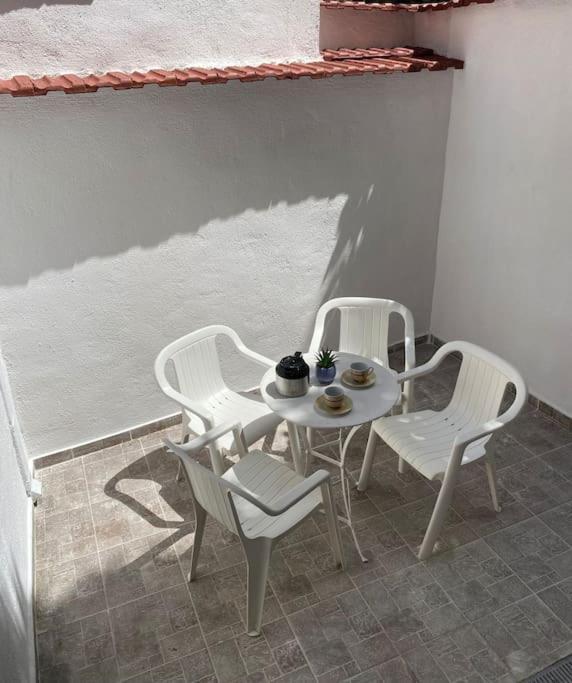 Appartamento Modern 2Br Near Centre -5Min Wlk Patras Esterno foto