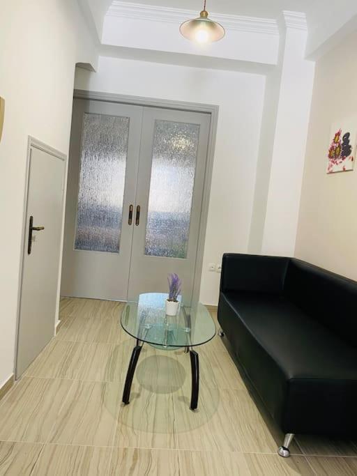 Appartamento Modern 2Br Near Centre -5Min Wlk Patras Esterno foto