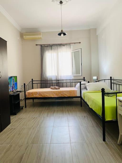 Appartamento Modern 2Br Near Centre -5Min Wlk Patras Esterno foto